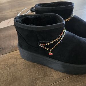 Stylish Black Ankle Boots with Multicolor Chain